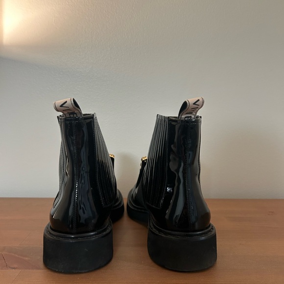 Roger Vivier black patent leather chelsea boots with crystal embellishment - Picture 4 of 7